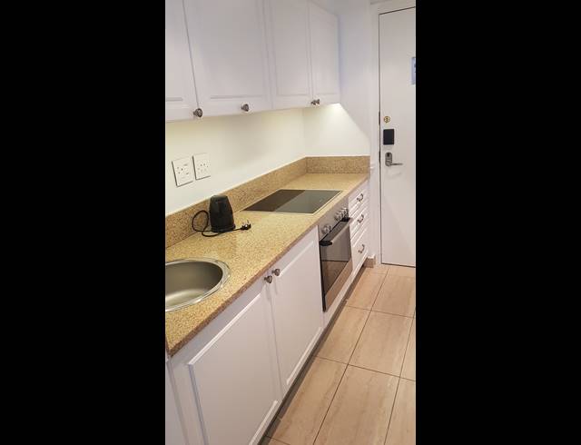 0.5 BEDROOM APARTMENT RENTED IN CAPE TOWN CITY CENTRE